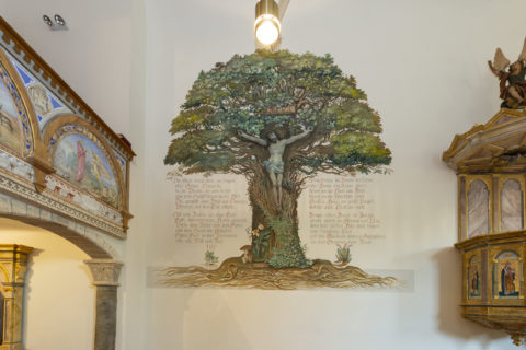 Von 2011 bis 2013 kümmerten wir uns um die künstlerische Neugestaltung der in die Jahre gekommenen Kirche.